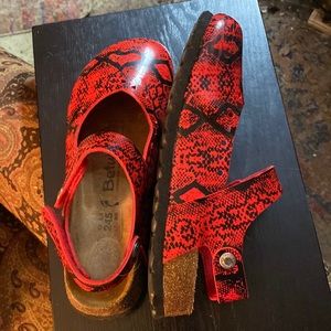 Birkenstock Betula snake print red strap mules L7